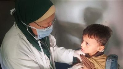 فحص 1100حالة في قافلة طبية بمركز اهناسيا 