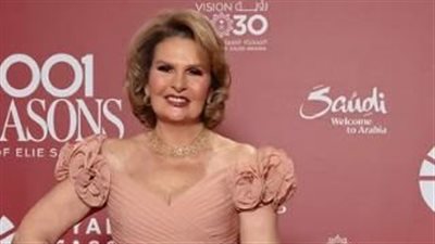 بفستان لافت يسرا تحتفل بجائزة جولدن جلوب