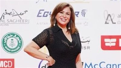 أناقة إلهام شاهين تسحب البساط من نجمات الفن في حفل جولدن جلوب