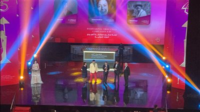 ألماس خام يحصد جائزة أحسن فيلم بختام القاهرة السينمائي