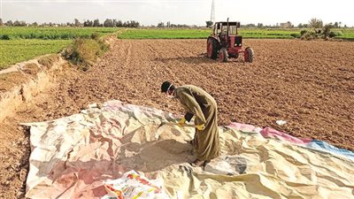 اﻟﻮﻓﺪ« ﺑﻴﻦ اﻟﻤﺰارﻋﻴﻦ ﻓﻰ ﻗﺮى »اﻟﺒﺤﻴﺮة