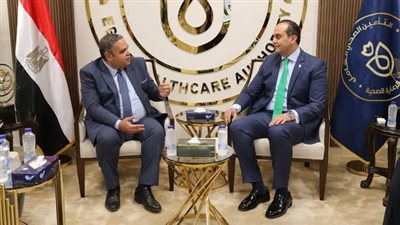 رئيس الرعاية الصحية يبحث مع ممثل شركة ميرك ـ مصر الشراكة بين الجانبين