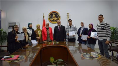 رئيس جامعة العريش يكرم طلاب كلية الاستزراع المائي والمصايد البحرية البحثي