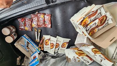 ضبط 254 عبوة مواد غذائية منتهية الصلاحية ومجهولة المصدر بدسوق