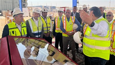 وزير الكهرباء يتفقد محطة تحويل الربط المصري السعودي| صور 