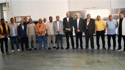 محافظ أسوان يعقد اجتماع مع المستثمرين وأصحاب الورش بالمنطقة الصناعية بالعلاقى