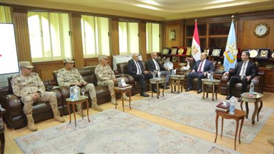 محافظ كفرالشيخ يناقش استعدادات انطلاق القوافل الطبية