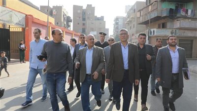 محافظ الجيزة يتفقد بلوكات أرض عزيز عزت ويتابع معالجة تسرب المياه بالبدرومات