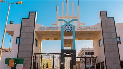 رئيس جامعة العريش يكرم فريق طلابي من كلية الاستزراع المائي