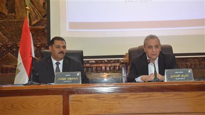 محافظ الغربية يناقش الموقف التنفيذي للمشروعات الجارية وسرعة الإنتهاء منها