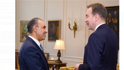 وزير الخارجية يستقبل رئيس المُنتدي الاقتصادي العالمي