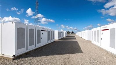 أستراليا تعلن عن توسعات جديدة لأكبر بطارية تخزين كهرباء