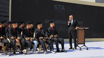 وزير التربية والتعليم يشهد حفل تخريج أكاديمية السويدي الفنية 