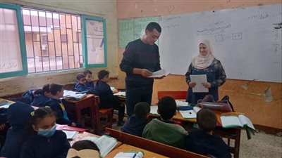 وكيل تعليم سوهاج يتابع انتظام العملية التعليمية بمدرسة النصر الإبتدائية