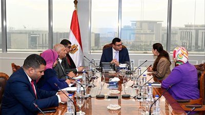 تفاصيل لقاء وزير الإسكان مع مسئولي مجموعة 