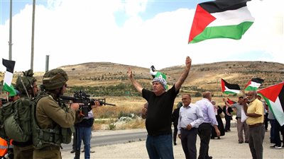 حملة قمع إسرائيلية ضد الفلسطينيين المقيمين بالأراضي المحتلة بسبب رفضهم للحرب في غزة 