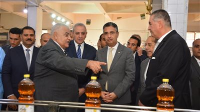 وزير التموين ومحافظ الغربية يتفقدان شركة طنطا للزيوت والصابون والمياه الطبيعية