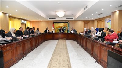 محافظ الفيوم يتابع معدلات الآداء بملفي التصالح وتقنين أراضي الدولة