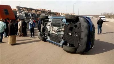 إصابة 5 أشخاص في حادث انقلاب سيارة.. تفاصيل