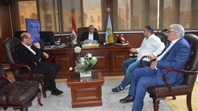 محافظ الغربية يلتقي نواب البرلمان والشيوخ لحل مشكلات المواطنين