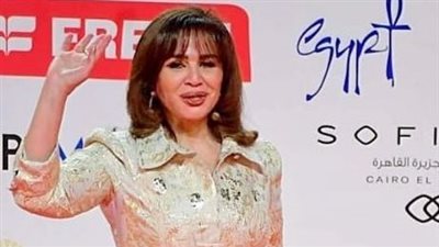 إلهام شاهين تطل بالذهبي في حفل ختام مهرجان القاهرة السينمائي (صور)