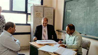 تعليم قنا يجري جولة مفاجأة لمراجعة نسب الغياب بمدارس نجع حمادي
