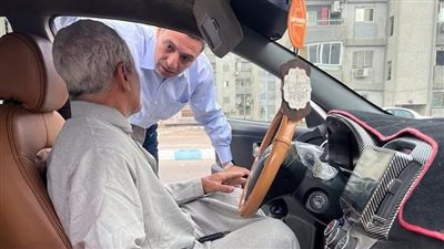 محافظ السويس يلتقي سائقي التاكسي للتأكد من تطبيق مبادرة الأمان والتوفير