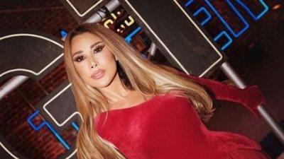 المخمل يعكس رشاقة نجوى كرم (صور)