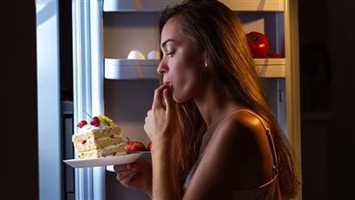 السر وراء تحذيرات الأطباء من تناول الطعام بعد الغروب 