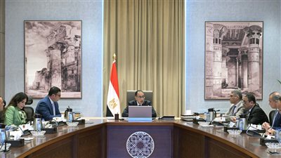 رئيس الوزراء يتابع موقف تطوير أرض مطار إمبابة