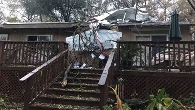 مصرع شخص وإصابة اثنين في تحطم طائرة شحن بالقرب من مطار فيلنيوس