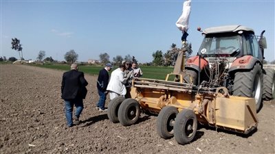 تحسين الأراضي يواصل متابعة تطهير المساقى والمراوي وتسوية الأرض بالليزر 