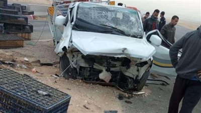 تصادم مروع بين سيارتين بالطريق الصحراوي في الأقصر وإصابة شخصين