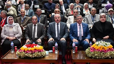 افتتاح المؤتمر العلمي البيئي الأول لكلية العلوم بجامعة قناة السويس