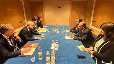 وزير الخارجية والهجرة يلتقي نظيره الفرنسي