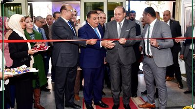 محافظ الدقهلية ورئيس جامعة المنصورة يفتتحان معرض الفن التشكيلي 