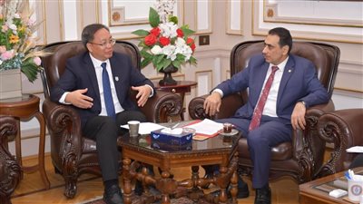 تعزيز علاقات التعاون الأكاديمي بين جامعة القاهرة وهاينان الصينية