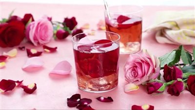 فوائد ماء الورد واستخداماته للعناية بالبشرة| يقضي على الهالات السوداء