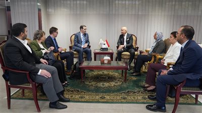 رئيس جامعة عين شمس يبحث التعاون مع إيست أنجليا البريطانية