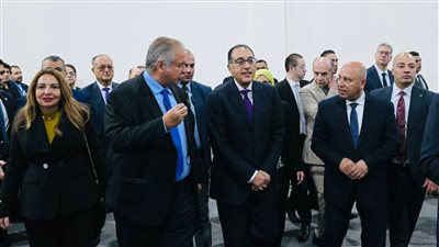 رئيس الوزراء يفتتح 