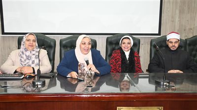 تمريض عين شمس تناقش تعزيز الهوية الوطنية  