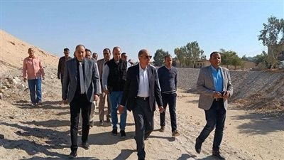 تحسبا للتقلبات الجوية.. المنيا تتابع تطهير مخرات السيول 