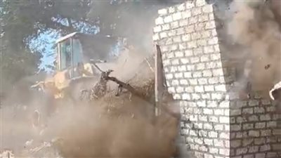 إزالة 30 حالة تعدي علي نهر النيل بمنشاة القناطر
