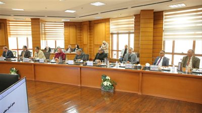 محافظ كفر الشيخ يشارك في اجتماع مجلس الجامعة ويستعرض المشروعات التنموية والخدمية