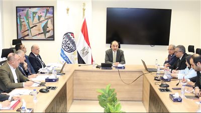 وزير قطاع الأعمال يتابع الموقف التنفيذي لمشروعات قطاع الصناعات المعدنية