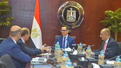 وزير الاستثمار يستعرض مع شركة Coficab التونسية تطورات إنشاء مصنعها بمصر