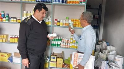ضبط مبيدات ومخصبات زراعية غير مرخصة بمركزي بلبيس ومنيا القمح