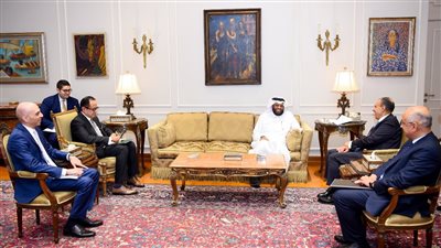 وزير الخارجية والهجرة يجتمع برئيس مجلس أمناء الصناديق الإنسانية