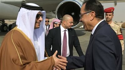 رئيس الوزراء يستقبل نظيره القطري بمطار القاهرة الدولي
