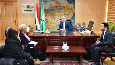 محافظ الفيوم يتابع مع وفد بالاتحاد الأوروبي تنفيذ مشروعات الصرف الصحي 